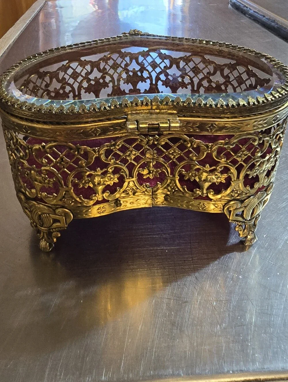 Vintage Matson 24K Gold Plated Heart Jewelry Box Casket Beveled Glass Filigree - Picture 7 of 16